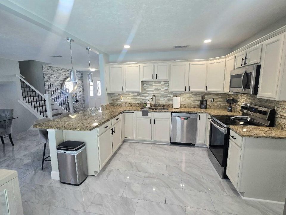 En Venta: $609,000 (4 camas, 3 baños, 2434 Pies cuadrados)