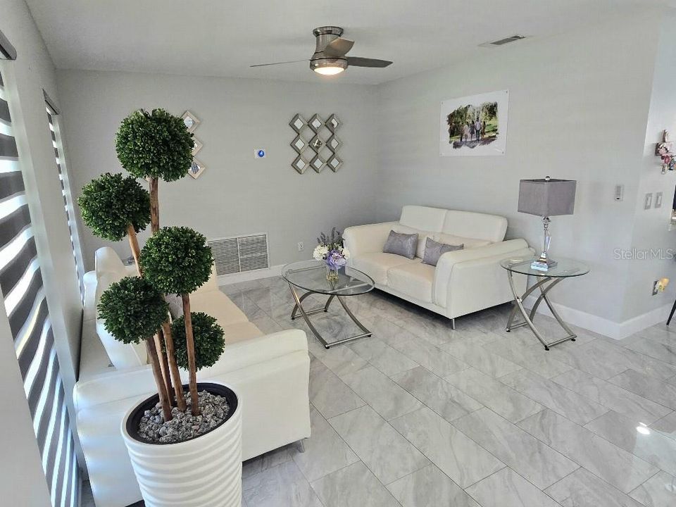 En Venta: $609,000 (4 camas, 3 baños, 2434 Pies cuadrados)