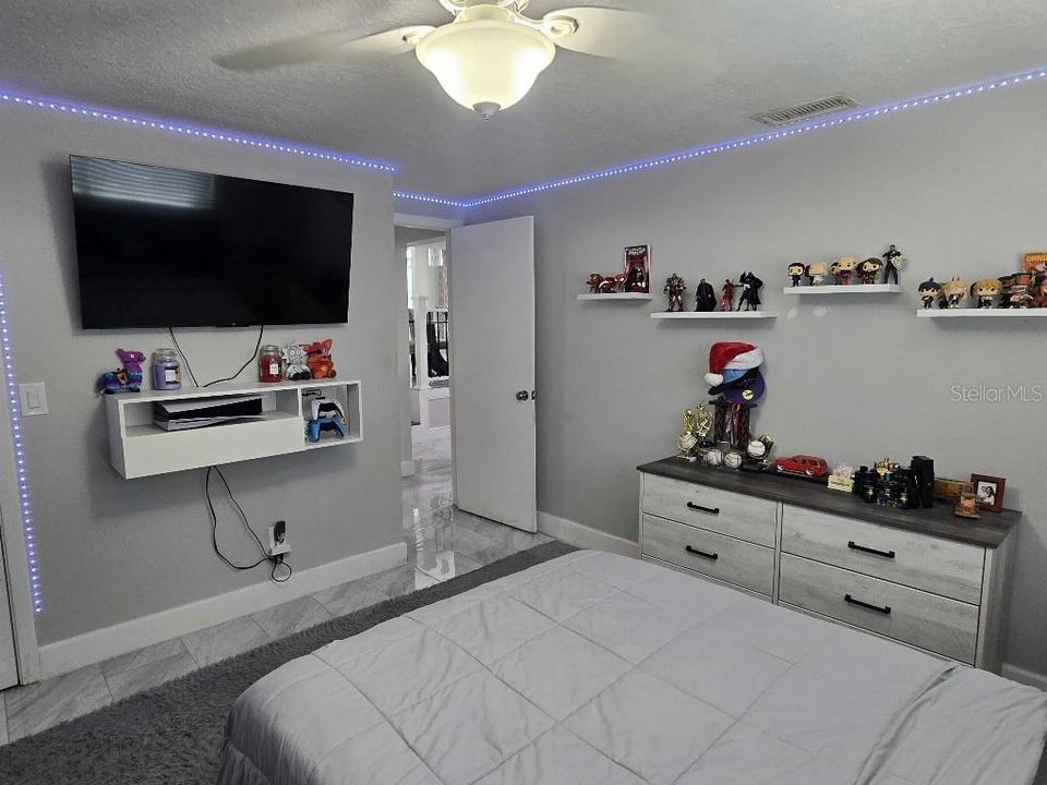 En Venta: $609,000 (4 camas, 3 baños, 2434 Pies cuadrados)