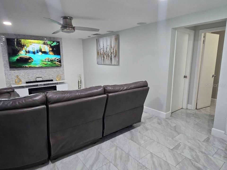 En Venta: $609,000 (4 camas, 3 baños, 2434 Pies cuadrados)