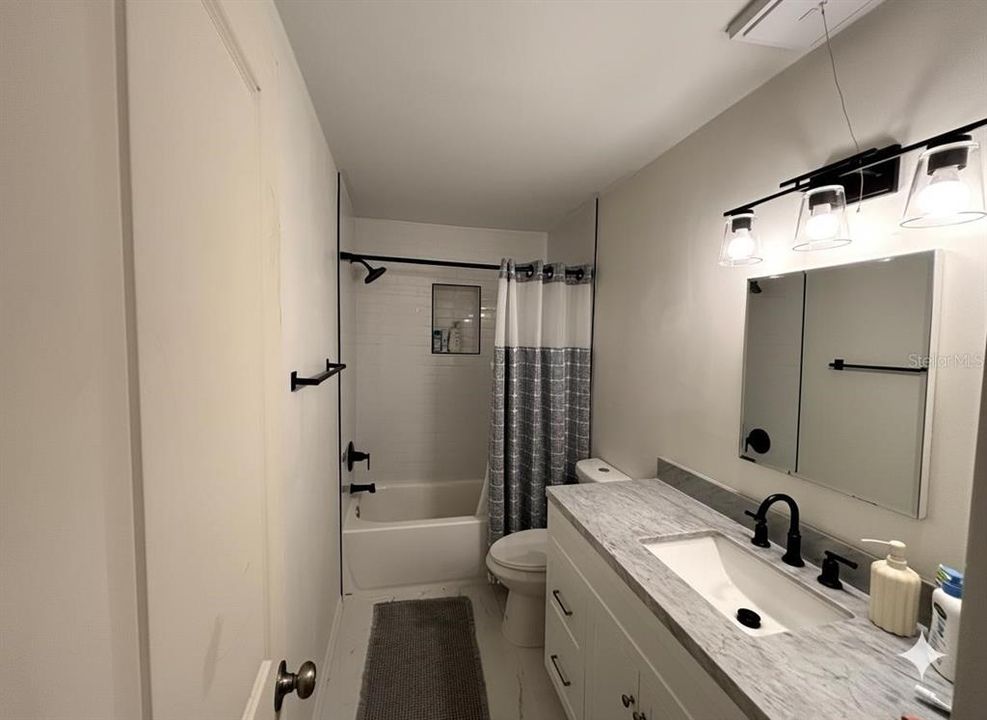В аренду: $3,900 (4 спален, 2 ванн, 1692 Квадратных фут)