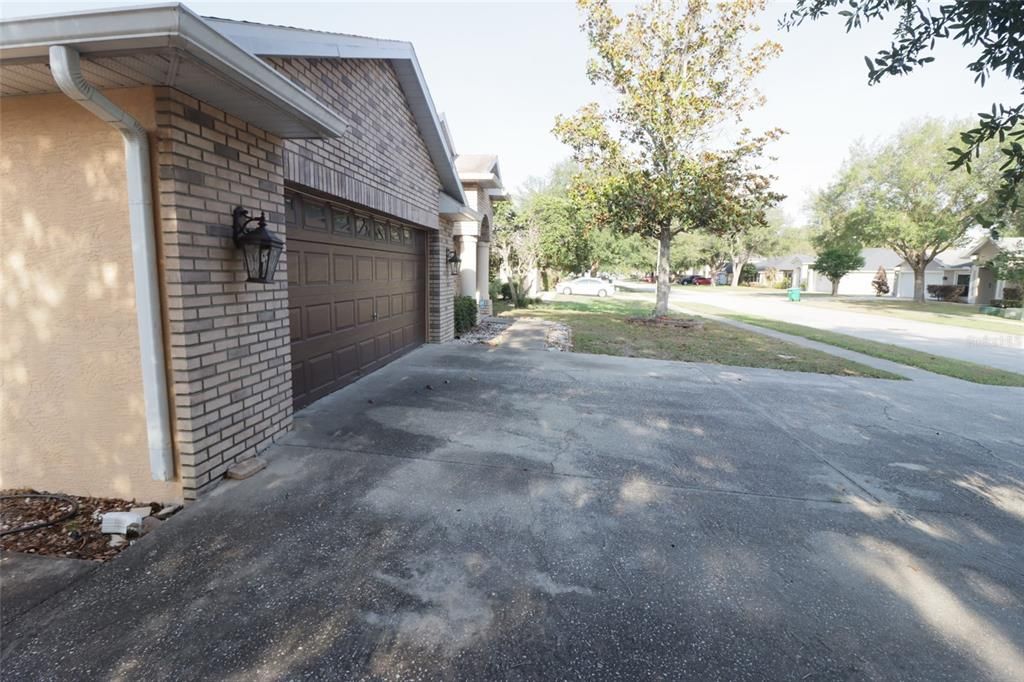 For Sale: $349,990 (4 beds, 3 baths, 2046 Square Feet)
