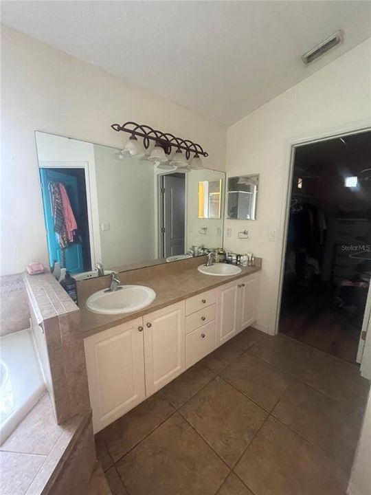 For Sale: $349,990 (4 beds, 3 baths, 2046 Square Feet)