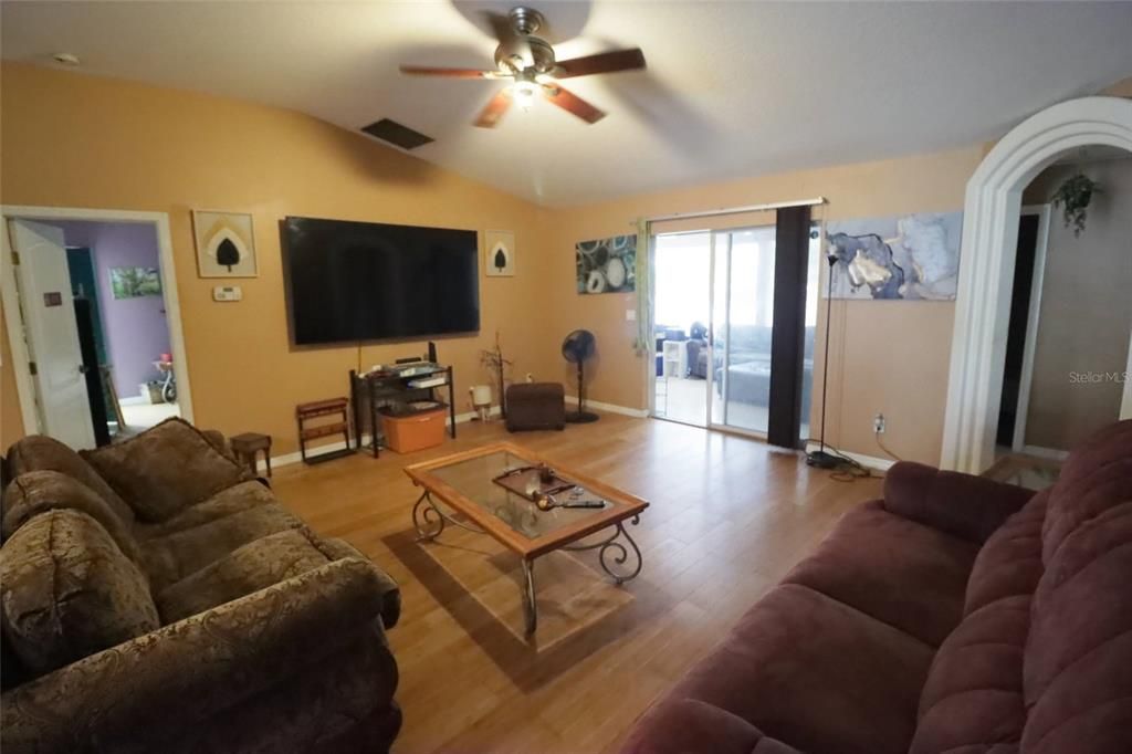 For Sale: $349,990 (4 beds, 3 baths, 2046 Square Feet)