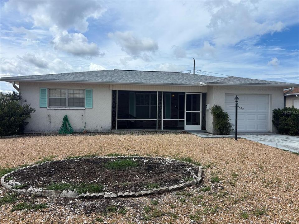 Active With Contract: $179,990 (2 beds, 2 baths, 1036 Square Feet)