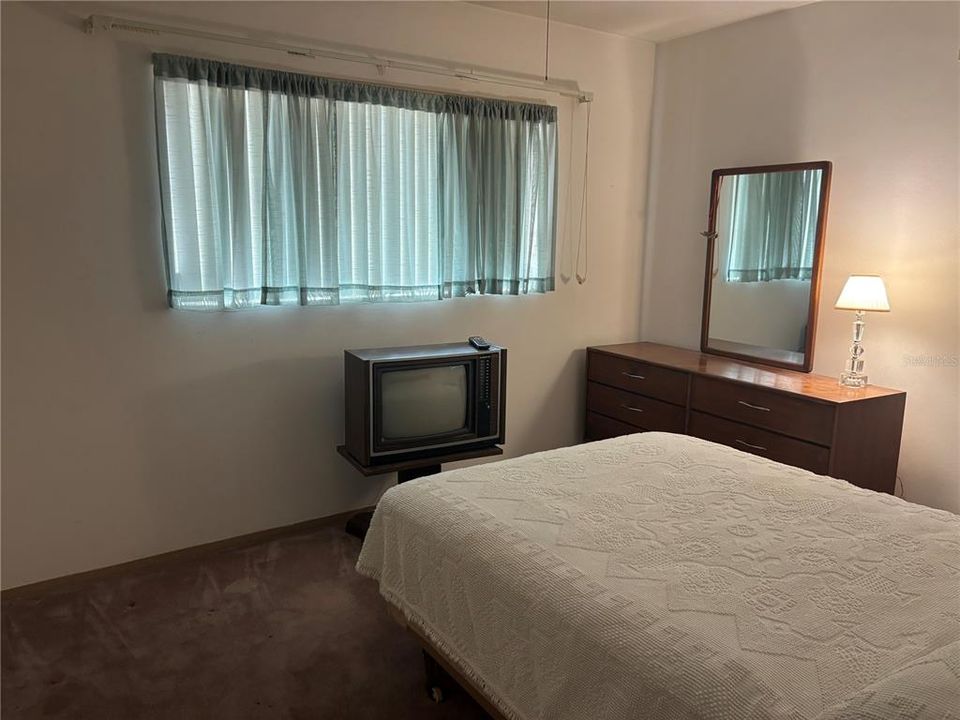 Active With Contract: $179,990 (2 beds, 2 baths, 1036 Square Feet)