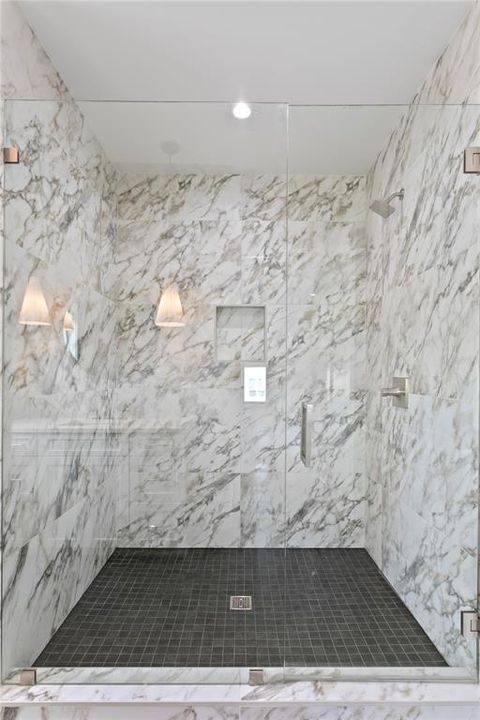 En Venta: $4,099,000 (5 camas, 5 baños, 5684 Pies cuadrados)