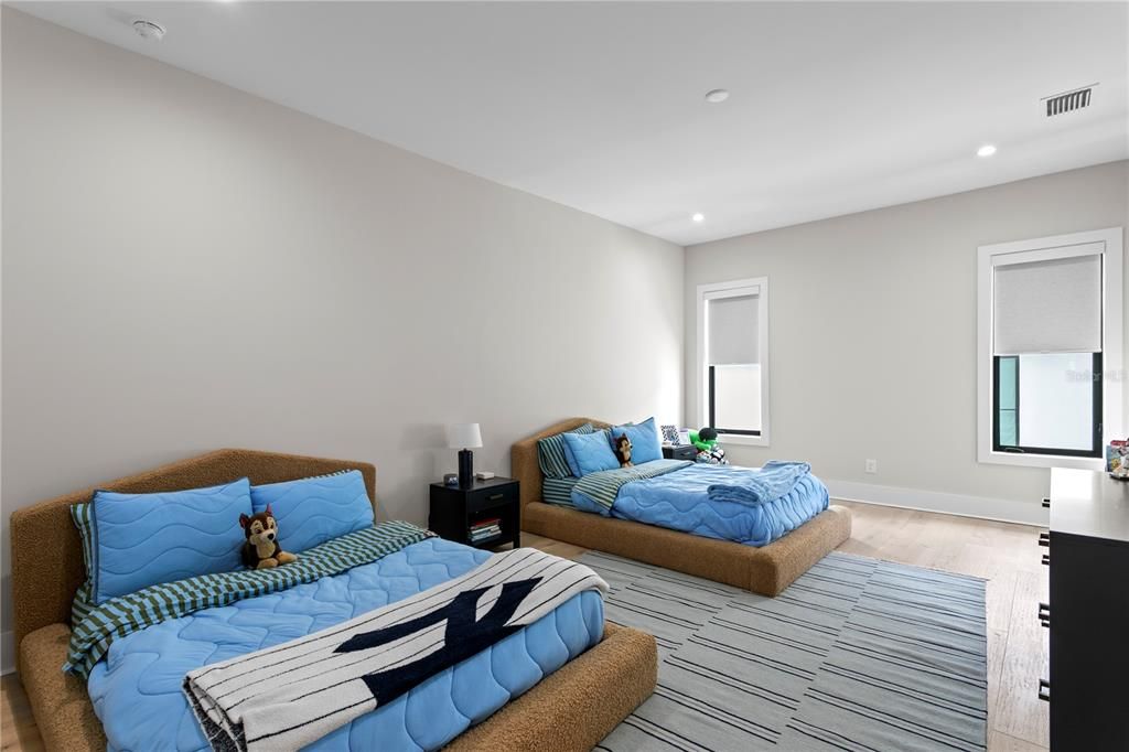 En Venta: $4,099,000 (5 camas, 5 baños, 5684 Pies cuadrados)
