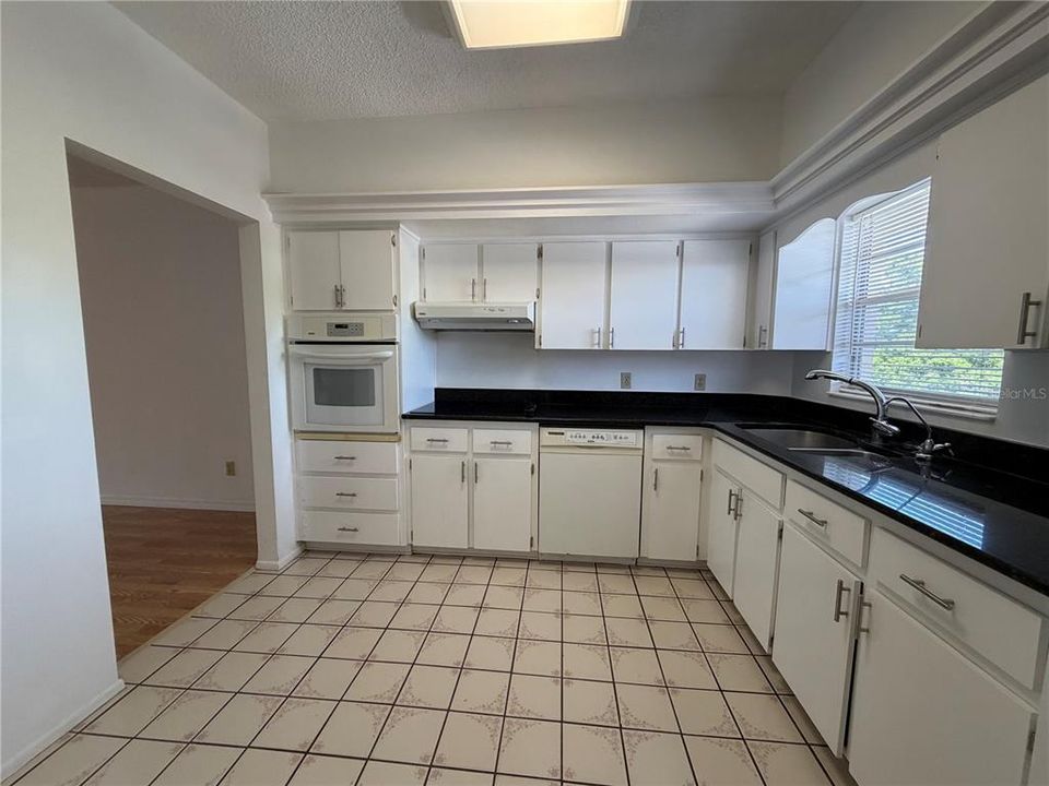 For Sale: $145,000 (2 beds, 2 baths, 1400 Square Feet)