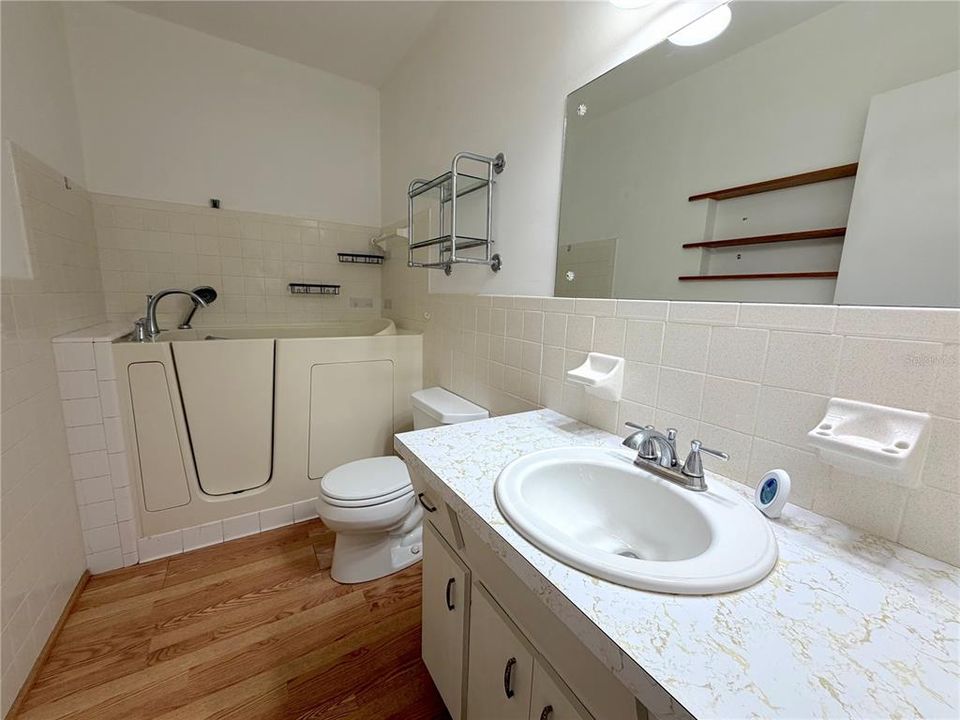 For Sale: $145,000 (2 beds, 2 baths, 1400 Square Feet)