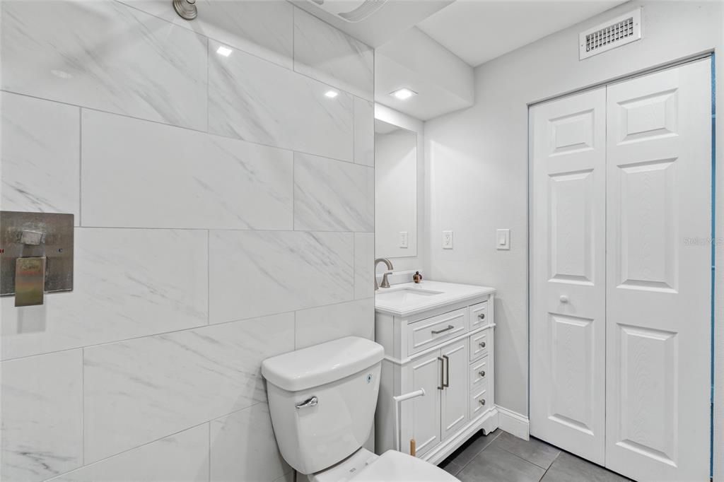 For Rent: $2,700 (2 beds, 2 baths, 966 Square Feet)
