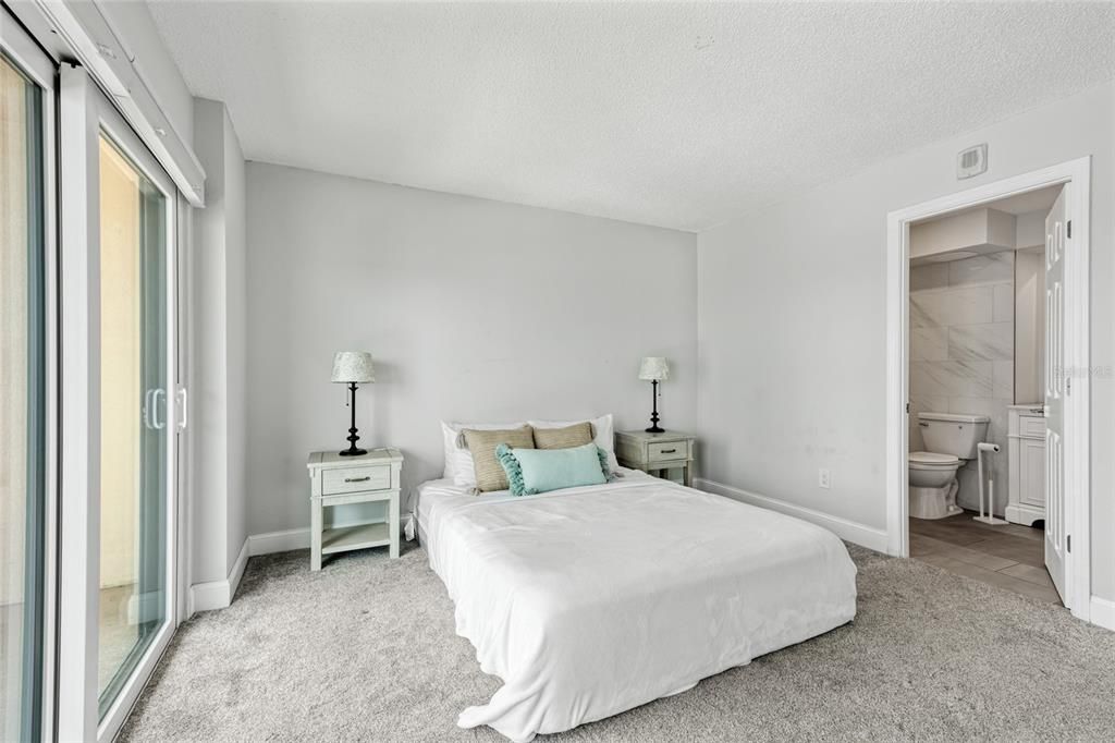 For Rent: $2,700 (2 beds, 2 baths, 966 Square Feet)