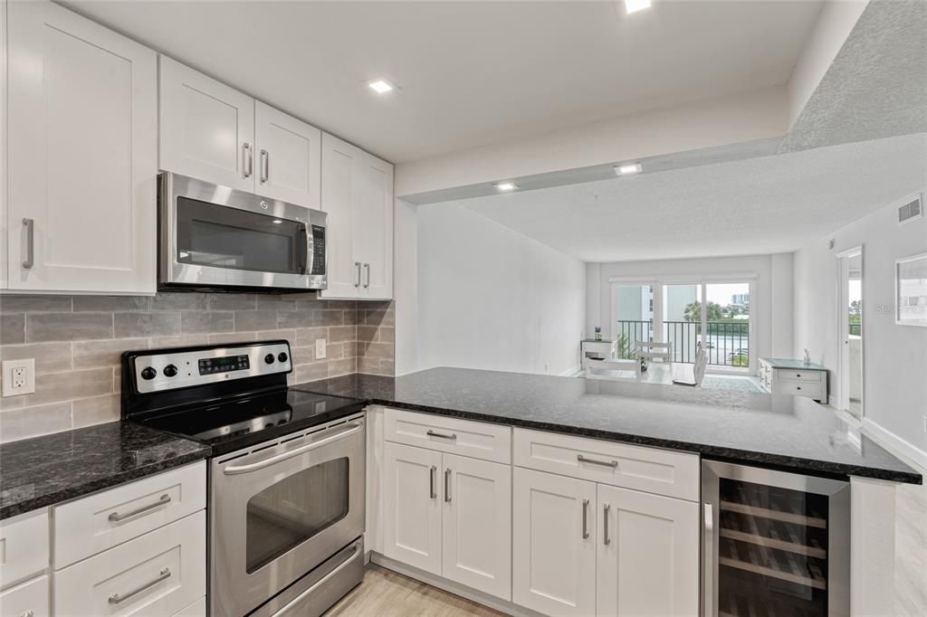 For Rent: $2,700 (2 beds, 2 baths, 966 Square Feet)