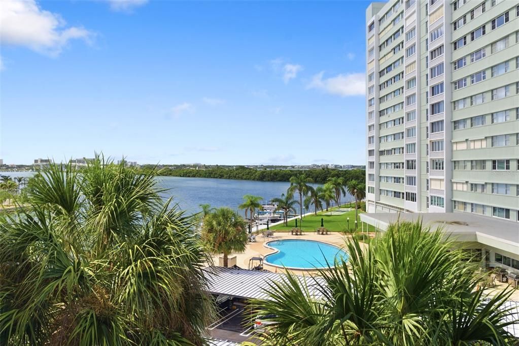 For Rent: $2,700 (2 beds, 2 baths, 966 Square Feet)