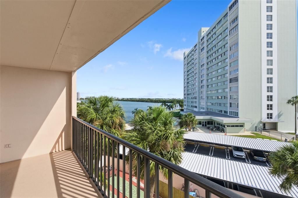 For Rent: $2,700 (2 beds, 2 baths, 966 Square Feet)
