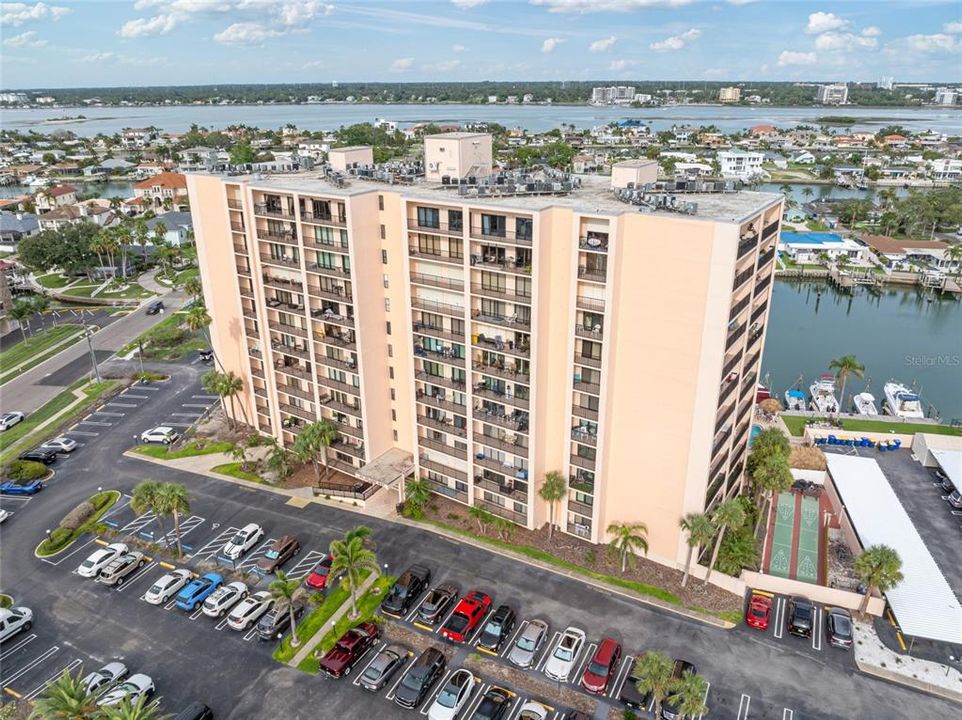 For Rent: $2,700 (2 beds, 2 baths, 966 Square Feet)