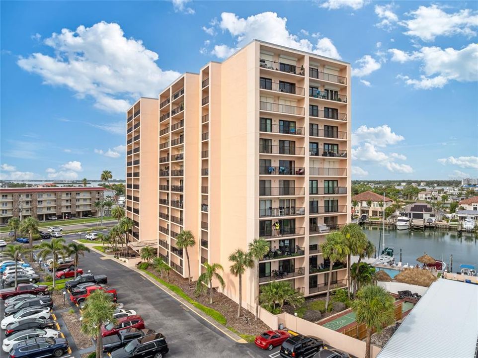 For Rent: $2,700 (2 beds, 2 baths, 966 Square Feet)
