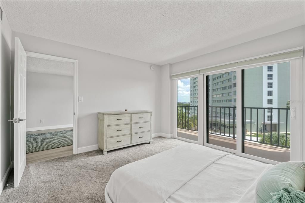 For Rent: $2,700 (2 beds, 2 baths, 966 Square Feet)