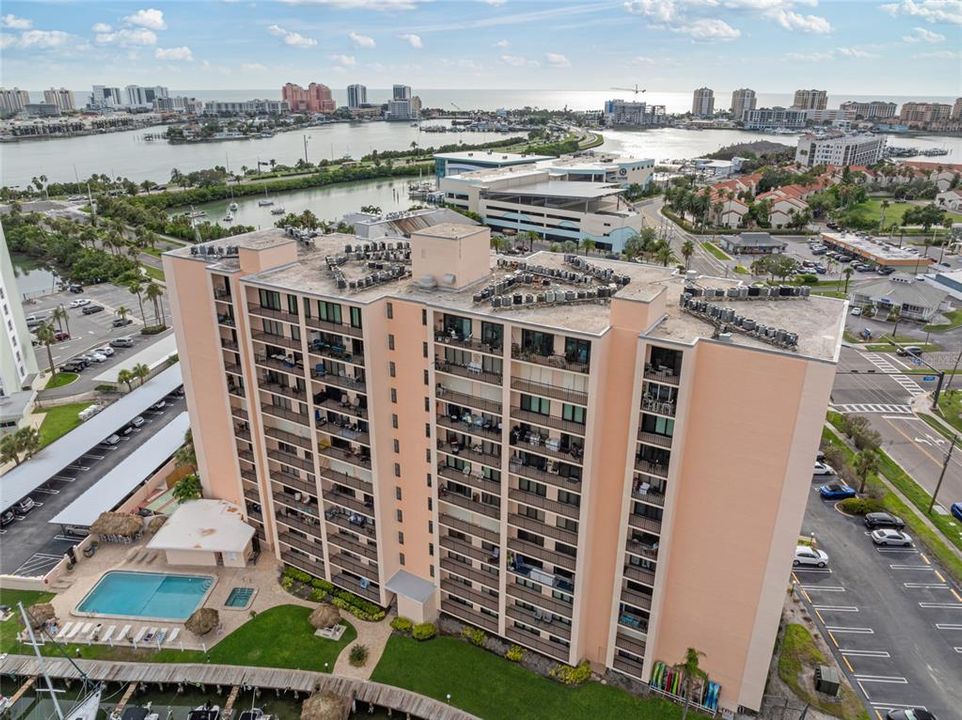 For Rent: $2,700 (2 beds, 2 baths, 966 Square Feet)