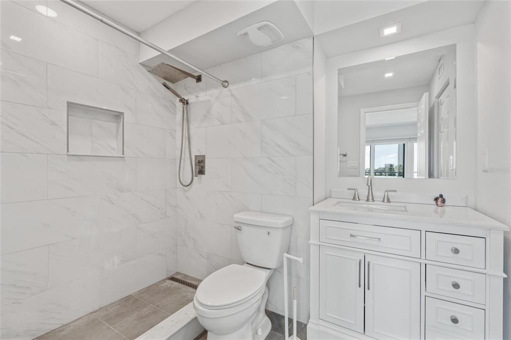 For Rent: $2,700 (2 beds, 2 baths, 966 Square Feet)