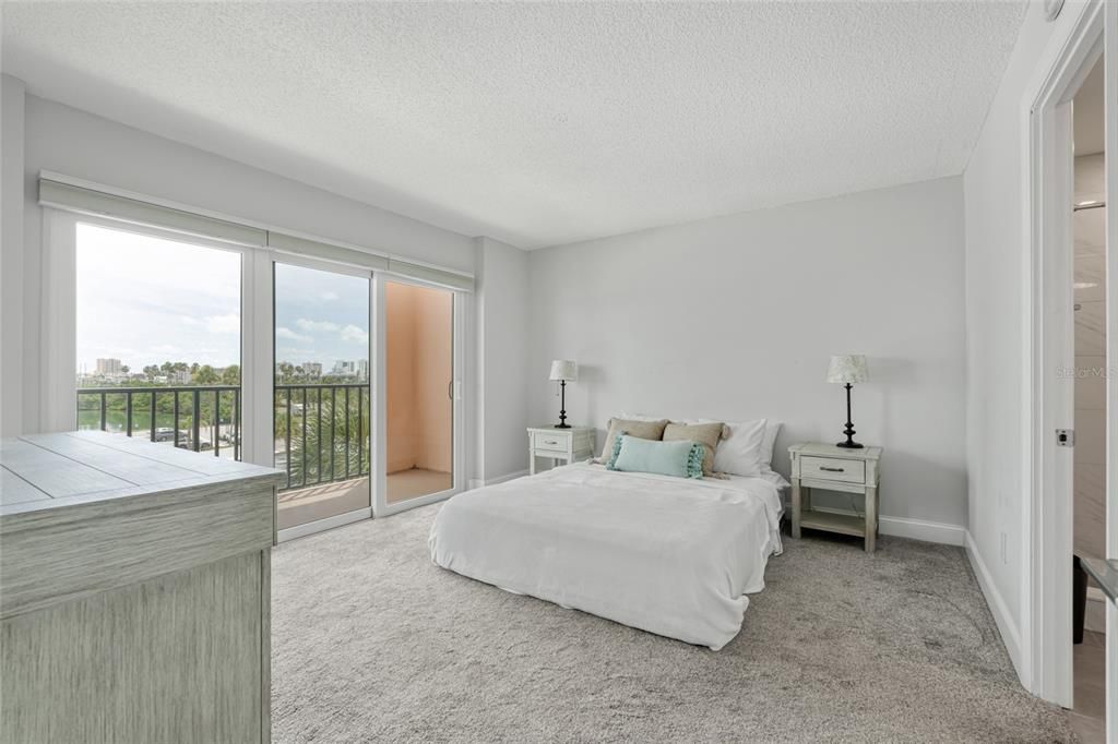 For Rent: $2,700 (2 beds, 2 baths, 966 Square Feet)