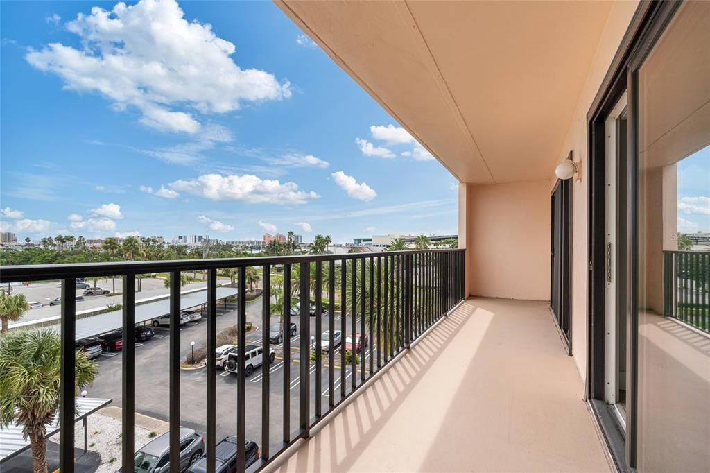 For Rent: $2,700 (2 beds, 2 baths, 966 Square Feet)
