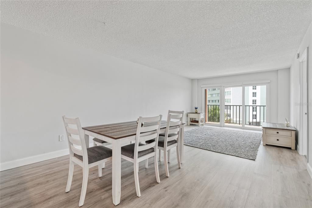 For Rent: $2,700 (2 beds, 2 baths, 966 Square Feet)