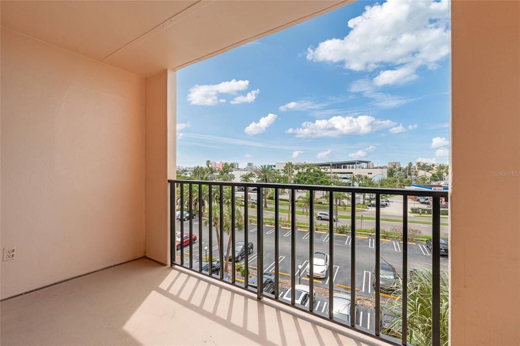 For Rent: $2,700 (2 beds, 2 baths, 966 Square Feet)