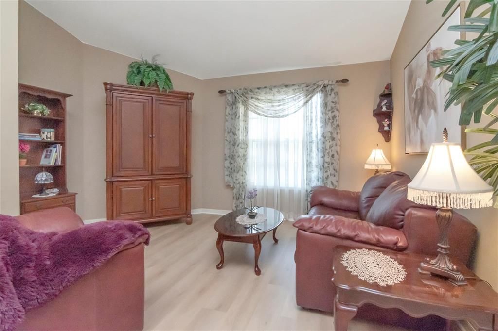 For Sale: $565,000 (5 beds, 2 baths, 3243 Square Feet)
