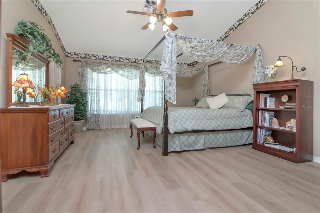 For Sale: $565,000 (5 beds, 2 baths, 3243 Square Feet)