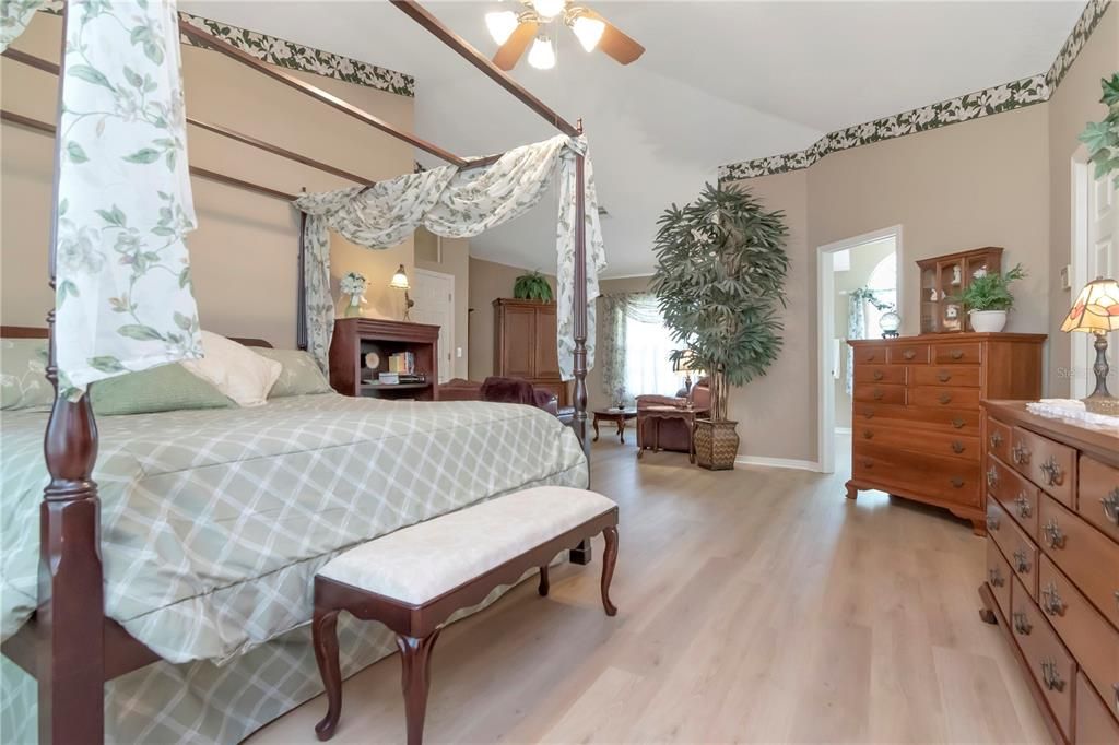 For Sale: $565,000 (5 beds, 2 baths, 3243 Square Feet)