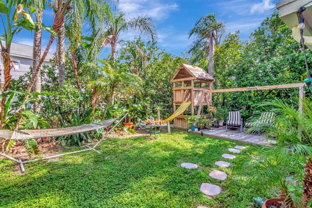 For Sale: $565,000 (5 beds, 2 baths, 3243 Square Feet)