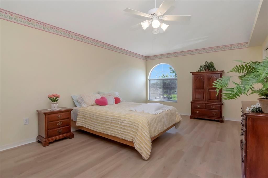 For Sale: $565,000 (5 beds, 2 baths, 3243 Square Feet)