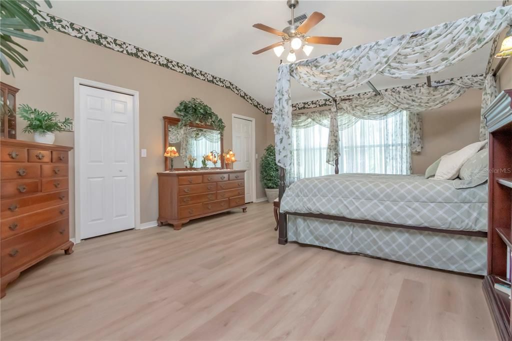 For Sale: $565,000 (5 beds, 2 baths, 3243 Square Feet)