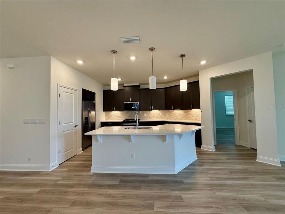 For Rent: $2,800 (4 beds, 2 baths, 2003 Square Feet)