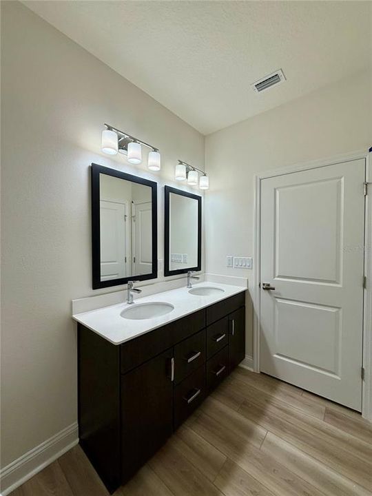 For Rent: $2,800 (4 beds, 2 baths, 2003 Square Feet)
