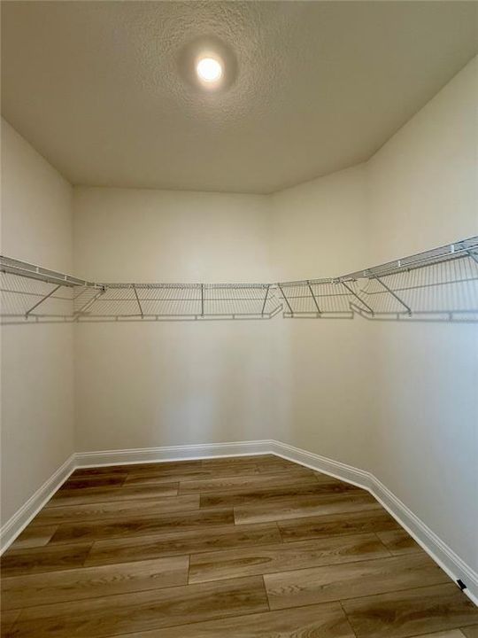 For Rent: $2,800 (4 beds, 2 baths, 2003 Square Feet)