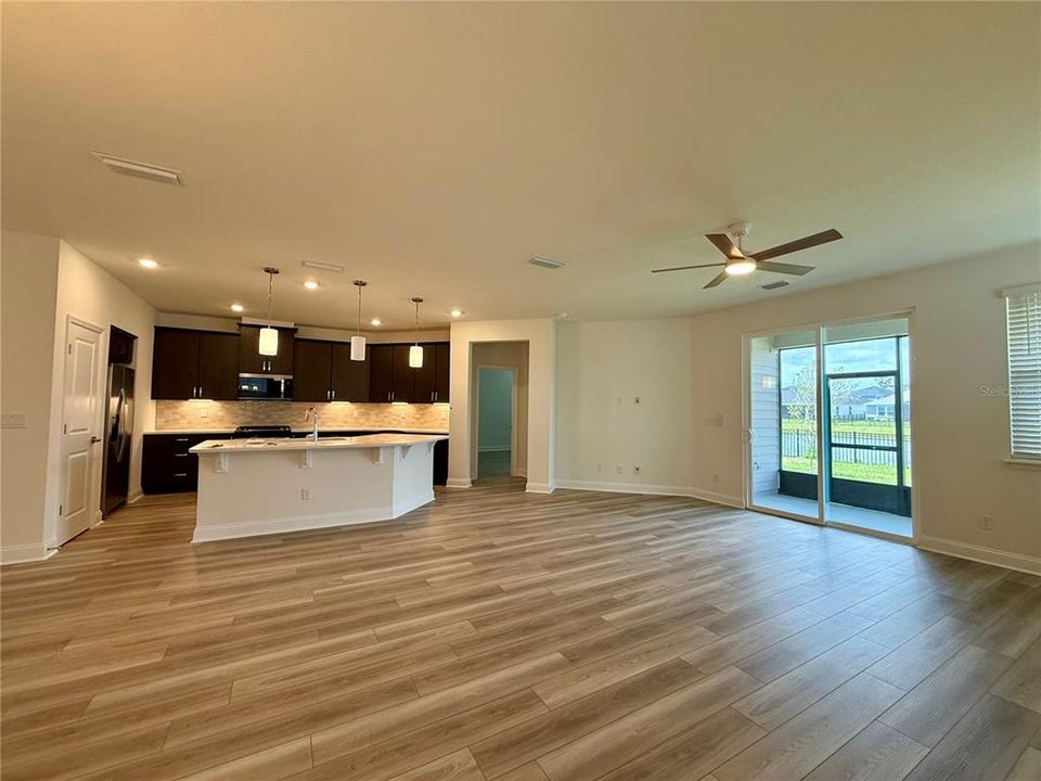 For Rent: $2,800 (4 beds, 2 baths, 2003 Square Feet)