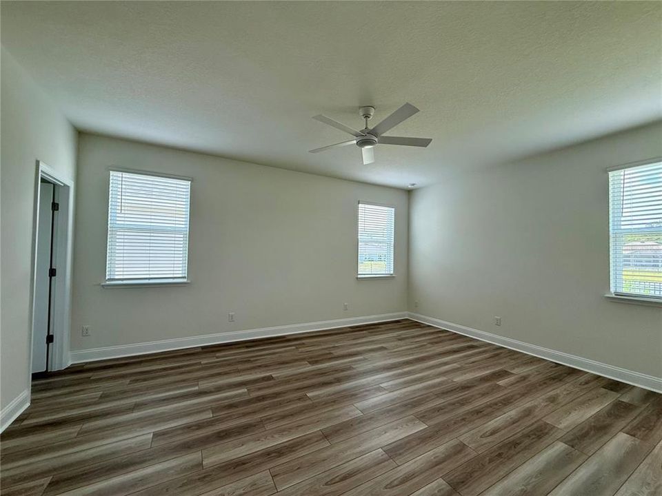 For Rent: $2,800 (4 beds, 2 baths, 2003 Square Feet)
