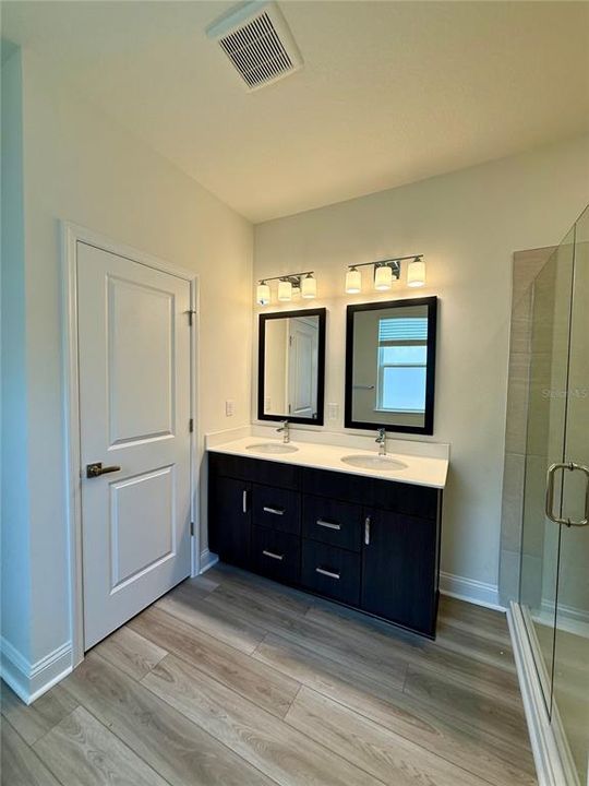 For Rent: $2,800 (4 beds, 2 baths, 2003 Square Feet)
