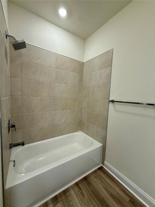 For Rent: $2,800 (4 beds, 2 baths, 2003 Square Feet)