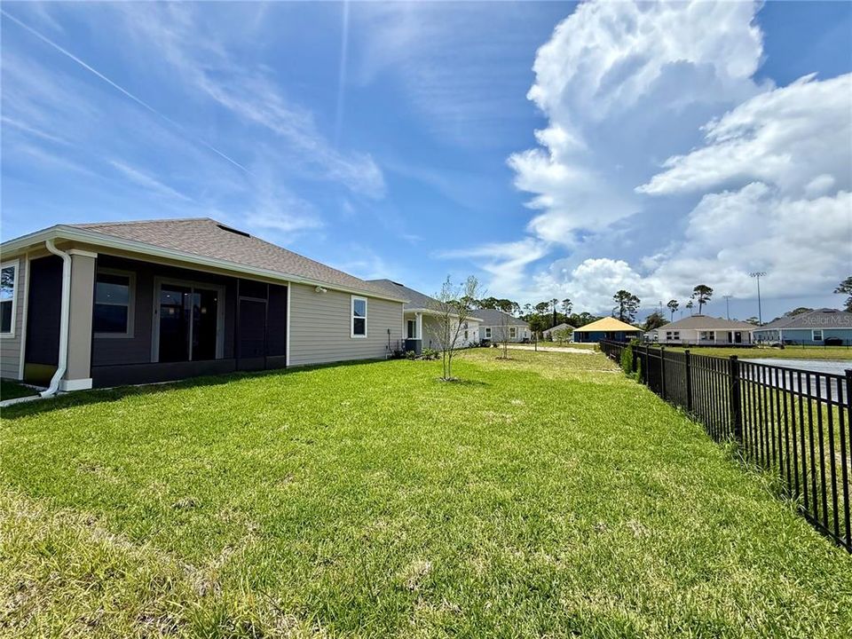 For Rent: $2,800 (4 beds, 2 baths, 2003 Square Feet)