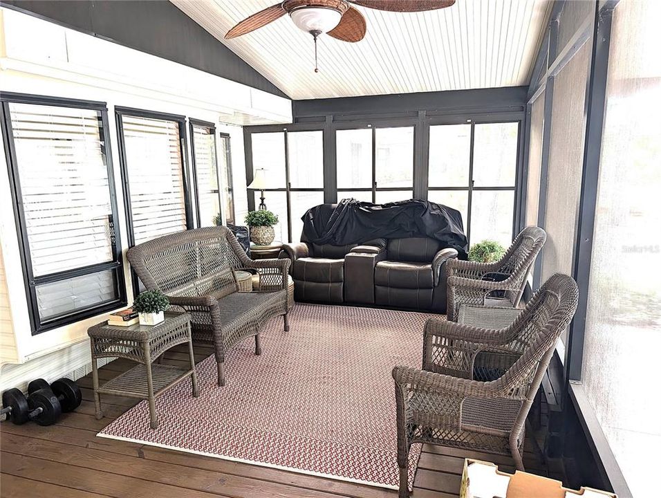 For Sale: $119,000 (2 beds, 1 baths, 686 Square Feet)