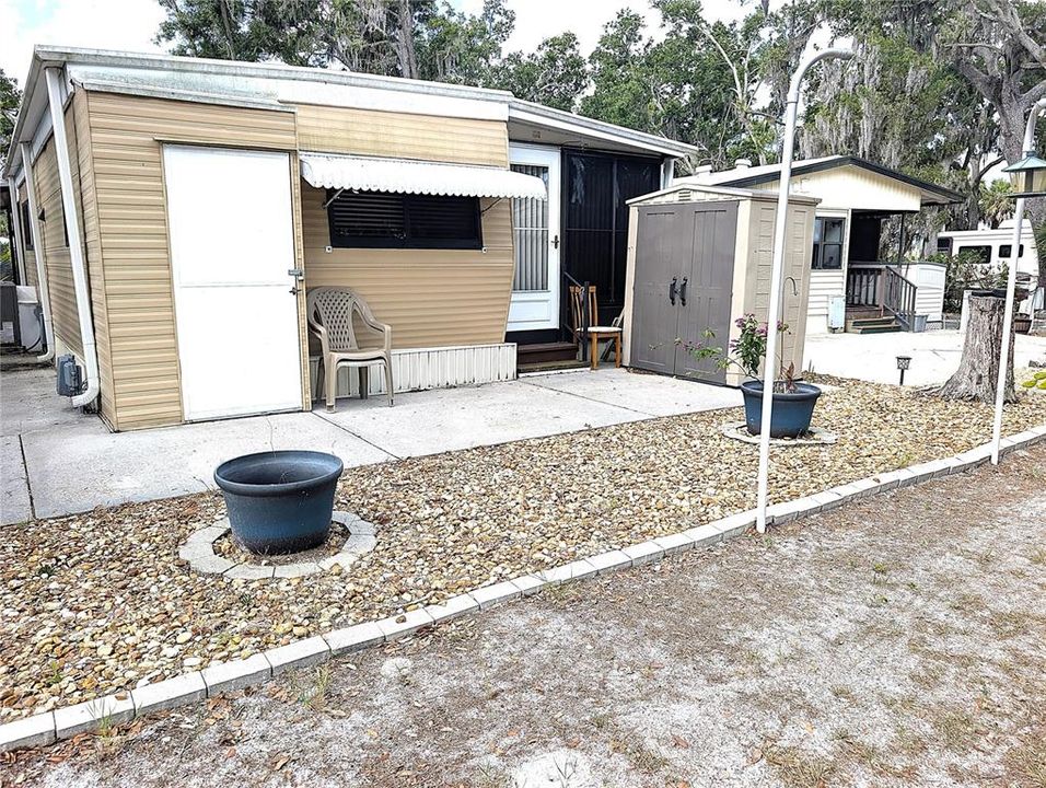 For Sale: $119,000 (2 beds, 1 baths, 686 Square Feet)