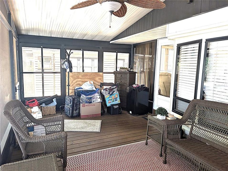 For Sale: $119,000 (2 beds, 1 baths, 686 Square Feet)
