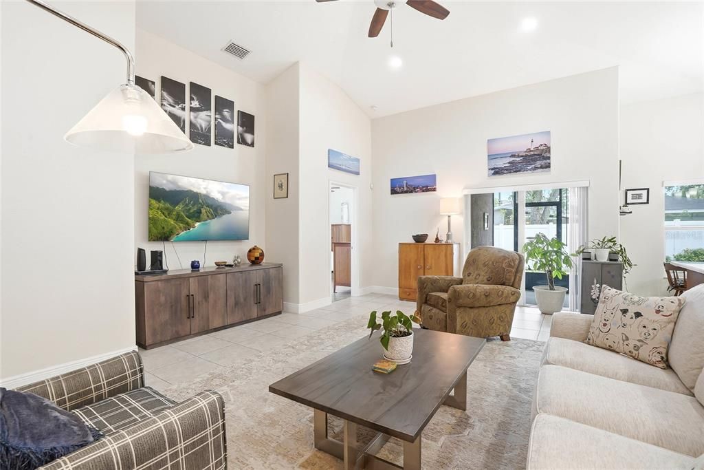 En Venta: $585,000 (3 camas, 2 baños, 1601 Pies cuadrados)