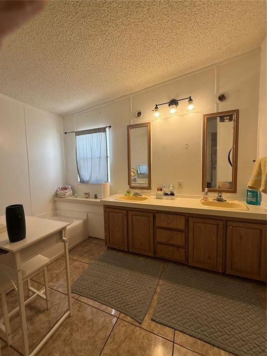 For Sale: $155,900 (3 beds, 2 baths, 1497 Square Feet)