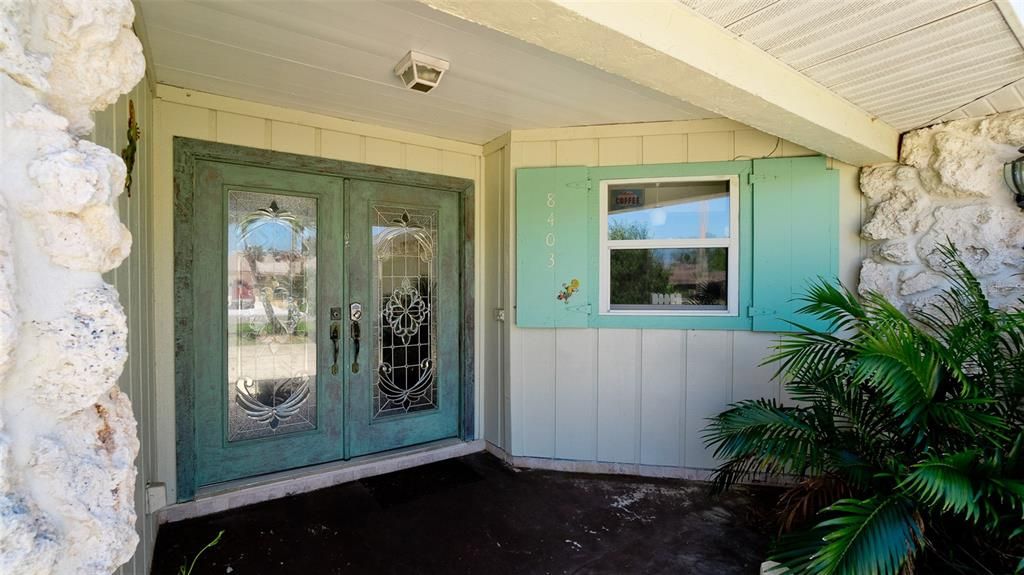 For Sale: $659,900 (3 beds, 2 baths, 1946 Square Feet)