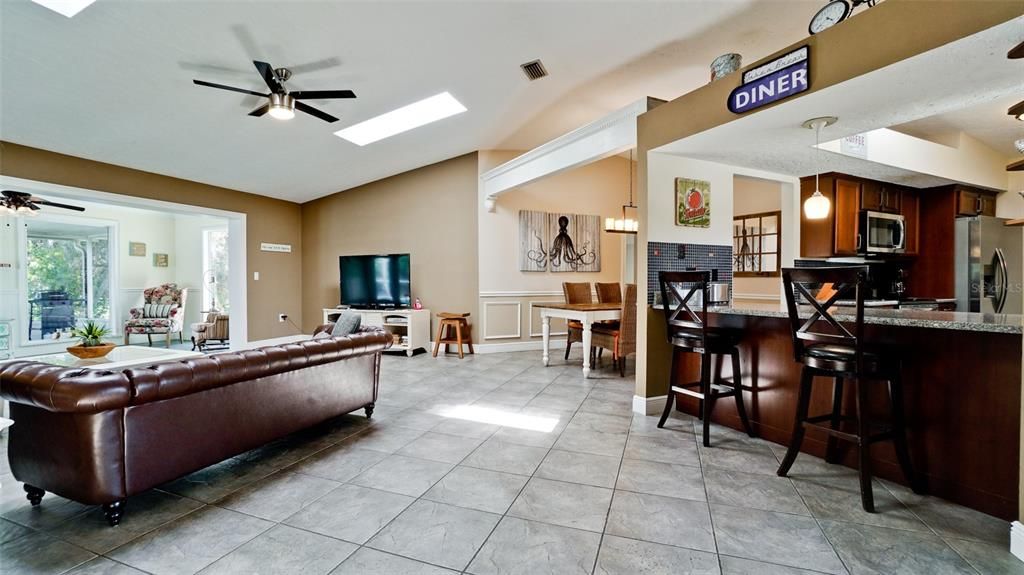 For Sale: $659,900 (3 beds, 2 baths, 1946 Square Feet)