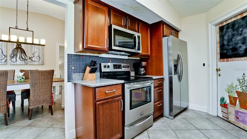 For Sale: $659,900 (3 beds, 2 baths, 1946 Square Feet)